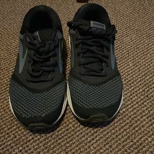 Brooks Revel hardly worn black and gray nice shoe